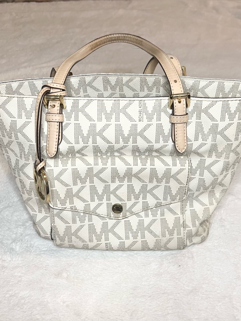 Michael Kors White & Beige Signature Coated Canvas & Leather Jet Set Pocket Tote - Picture 4 of 13